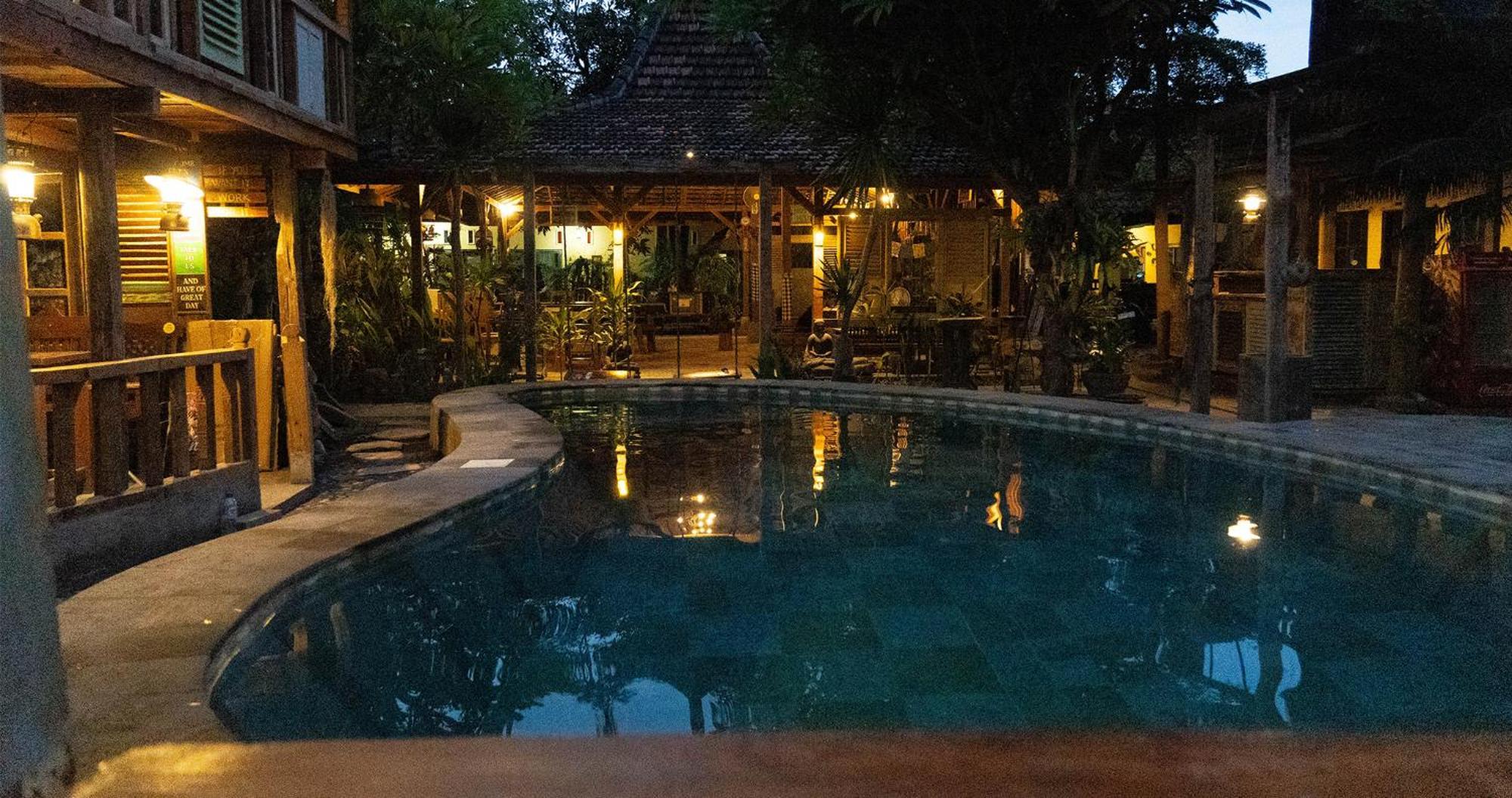 Sunrise Lodge & Lounge Singaraja  Ngoại thất bức ảnh